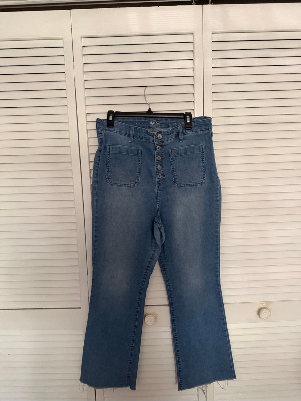 Style & Co. Light Blue Cropped Button-Fly Jeans